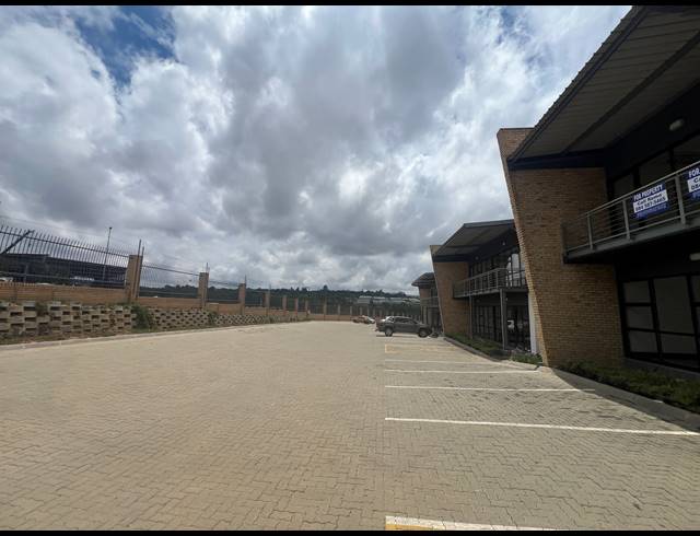 1,066M² RETAIL TO LET IN KYA SANDS